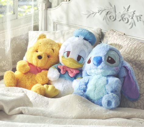 Cute Disney Stuffed Animals, Disney Stuffed Animals Aesthetic, Bed With Stuffed Animals, Disney Plushies, Winnie The Pooh Decor, Disney Cute, Disney Stuffed Animals, Jellycat Stuffed Animals, Cute Squishies