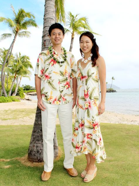 Matching Hawaiian Clohthing for Family Hawaiian Outfits Women, Hawaiian Dresses For Women Party, Hawaiian Dresses For Women, Hawaiian Party Outfit, Resort Attire, Hawaiian Outfit Women, Honeymoon Essentials, Hawaiian Outfits, Luau Outfits