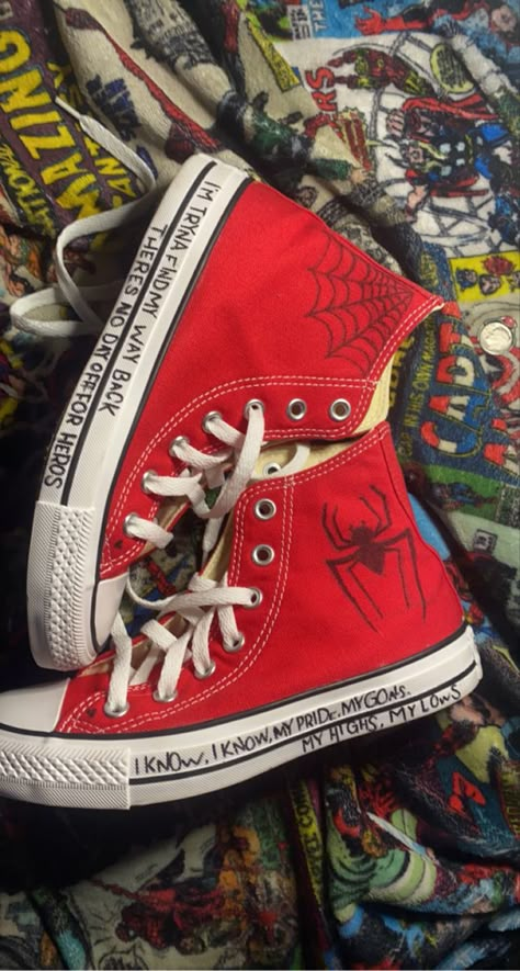 Spider Man Skateboard, Spider Man Things, Spider Man Converse, Spiderman Skateboard, Spiderman Converse, Spider Shoes, Spiderman Things, Converse Drawing, Marvel Shoes