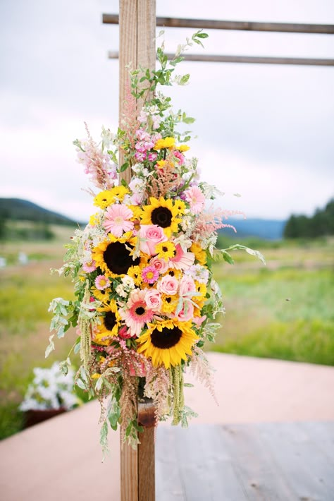 Wedding Decorations Pink, Sunflower Themed Wedding, Yellow Wedding, Future Wedding Ideas, Sunflower Wedding, Future Mrs, Pink And Yellow, Wedding Color, Themed Wedding