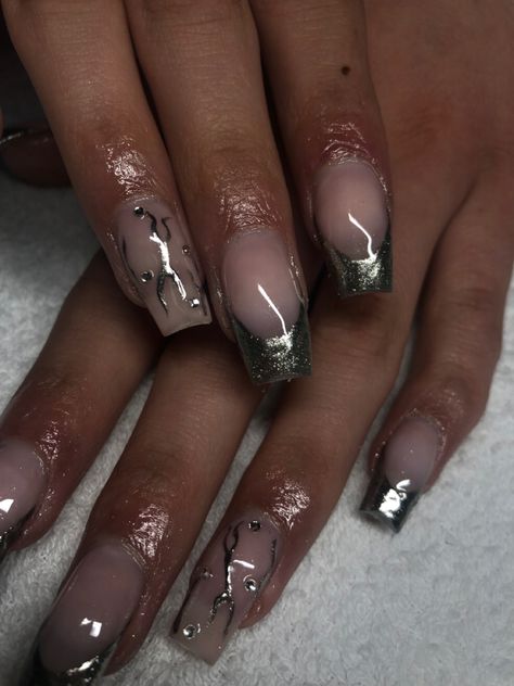 Swirly Chrome Nails, Gel Nails Ideas Squoval, Silver Abstract Nails, Black And Chrome Nails, Grey Nails, Concert Fit, Plain Nails, Gray Nails, Long Acrylic