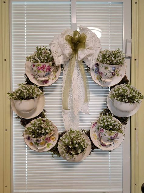 Tea Saucer Crafts, Diy Plate Wreath, Teacup Wreath Diy, Tea Cup Wreath Diy, Tea Cup Wreaths, Cups And Saucers Crafts Ideas, Plate Wreath Ideas, China Plate Wreath, Old Tea Cups Ideas