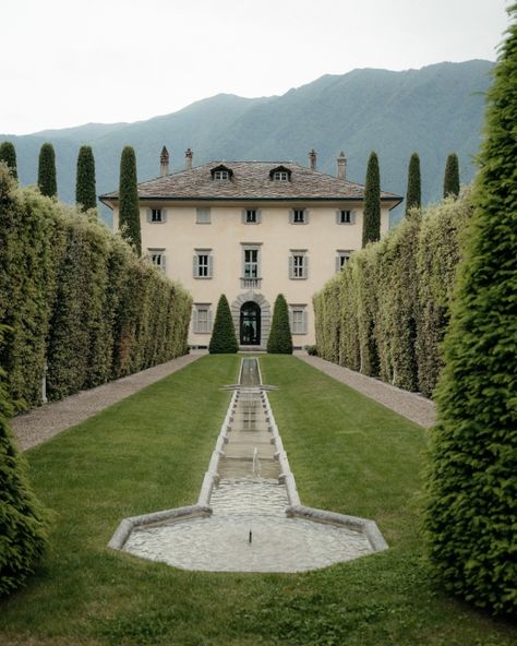 Breathtaking Italian Wedding in Villa Balbiano Villa Balbiano Wedding, Vintage Platinum Rings, Villa Balbianello, Platinum Engagement Rings Vintage, Event Director, Wedding Villa, Como Lake, Other World, Stargazer Lily