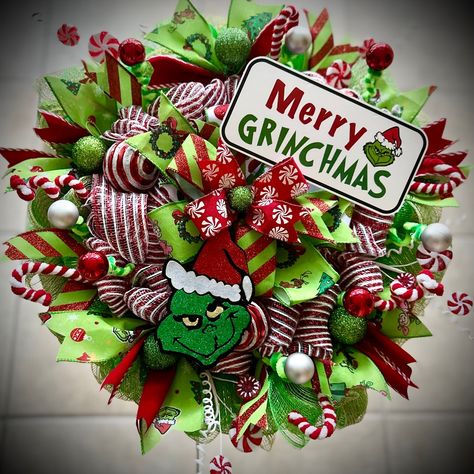 Christmaswreaths For Front Door, Front Porch Grinch Christmas Decor, The Grinch Christmas Wreath, Grinch Reef Ideas, Grinch Deco Mesh Wreath, Grinch Christmas Wreath Ideas, Grinch Theme Christmas Decor, Grinch Wreaths Christmas, Grinch Wreath Ideas