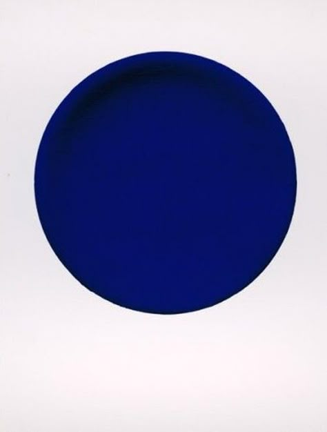 Yves Klein - Disque Bleu - 1957 Yves Klein Blue, Anish Kapoor, Yves Klein, Jasper Johns, Blue Pigment, Blue Inspiration, Feeling Blue, Land Art, Blue Art