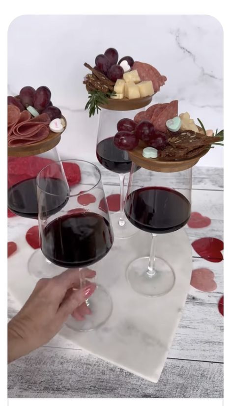 Wine Glass Charcuterie, Charcuterie Appetizers, Best Cheese, Wine Time, Wine Pairing, Coffee Break, Charcuterie Board, Wine Lovers, Party Food