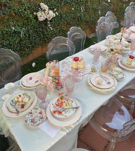 Tea Party Core, Preppy Tea Party Birthday, Tea Party Sweet 16, Garden Tea Party Aesthetic, Amelia Edmondson, Fairy Lifestyle, Girly Valentines, Tea Party Birthday Ideas, Valentines Tea