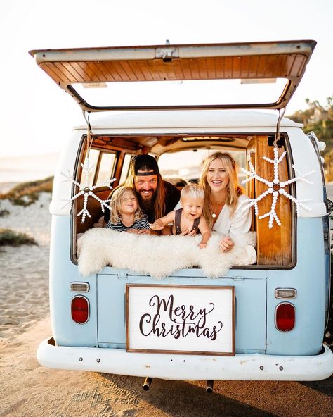 Vw Bus Photo, Christmas Camper, Red Snow, Christmas Photo Props, Holiday Portraits, Holiday Mini Session, Christmas Mini Sessions, Christmas Family Photos, Vw T1