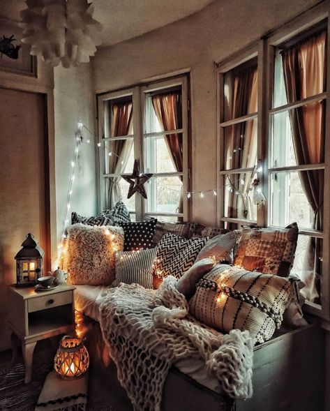 12 Hygge-Inspired Ways to Embrace The Arctic Chill - The Sister Project Blog Hygge Living Room, Hygge Living, Studio Apartments, Hygge Home, Cozy Room Decor, Cozy Room, A Living Room, Room Inspiration Bedroom, Dream Rooms