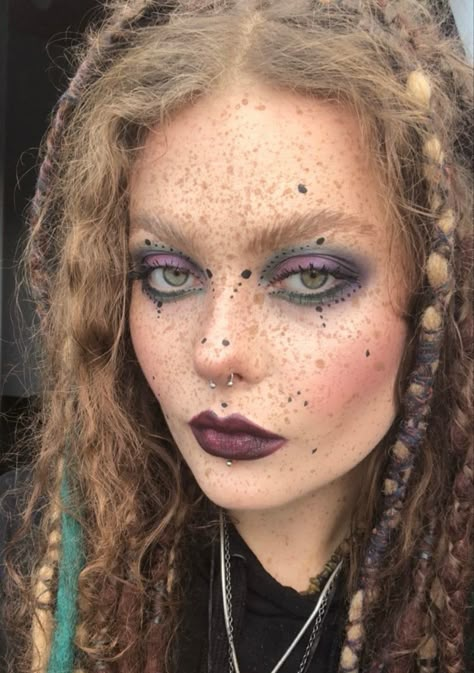 Full Moon Makeup, Psychic Makeup, Witchcore Makeup, Goblincore Makeup, Fairycore Makeup, Low Rise Skirt Outfit, Night Out Outfit Aesthetic, Bohemian Makeup, Summer Night Out Outfit