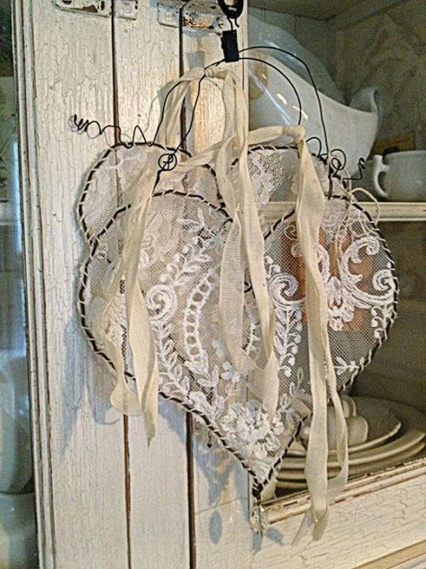 Manualidades Shabby Chic, Cocina Shabby Chic, Shabby Chic Decorating, Decoration Shabby, Lace Crafts, Shabby Chic Christmas, Shabby Chic Crafts, Creation Deco, Shabby Chic Diy