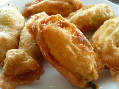 Deep Fried Squash Blossoms (recipe by Mark Bittman) Cherokee Recipes, Cherokee Food, Fried Squash, Squash Bread, Native American Food, Native Foods, Fry Bread, American Dishes, Squash Recipes