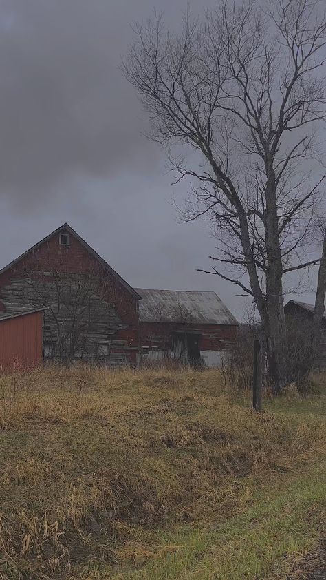 Creepy Farm Aesthetic, Old Barn Aesthetic, Rainy Countryside, Farm Aesthetic, Rural Photography, Abandoned Farm, Dnd Campaign, Nostalgic Pictures, Country Barn