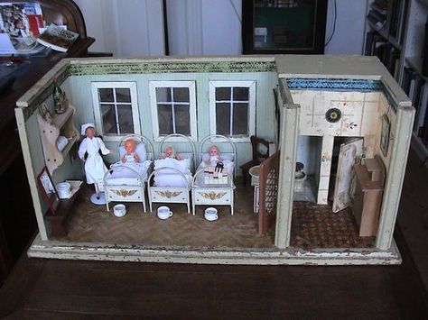 Miniature Hospital, Barbie Hospital, Rainbow Kindergarten, Miniature Medical, Doll Hospital, Hospital Ward, Vintage Toys 1960s, Room Box Miniatures, Doll House People