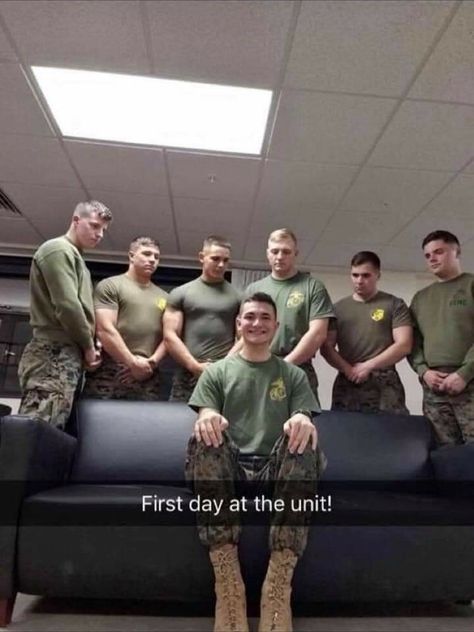 Military Memes, Army Humor, Funny Poses, Military Humor, Gay Memes, Kevin Hart, Very Funny Pictures, Really Funny Pictures, Funny Laugh