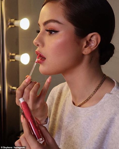 Selena Gomez Makeup, Glossier Lip Balm, Lip Care Routine, Selena Gomez Photos, Selena Gomez Pictures, Selena G, Marie Gomez, Rare Beauty, Beauty Standards