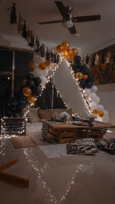 Romantic Bedroom Decor Ideas, Romantic Dinner Decoration, Romantic Bedroom Ideas, Husband Birthday Surprise, Surprise Birthday Decorations, Indoor Birthday, Birthday Room Decorations, Romantic Date Night Ideas, Romantic Bedroom Decor