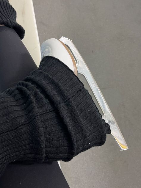 Christmas Aesthetics, Black Leg Warmers, Figure Ice Skates, Skating Ice, Skating Aesthetic, Ice Skater, Sporty Aesthetic, London Lifestyle, Fits Aesthetic