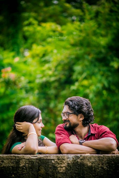 Wedding Possess, Village Couple Photography, Copal Pic, Village Couple, Girls Background, Western Couples, Outdoor Poses, Pre Wedding Photoshoot Props, Pre Wedding Photoshoot Outfit