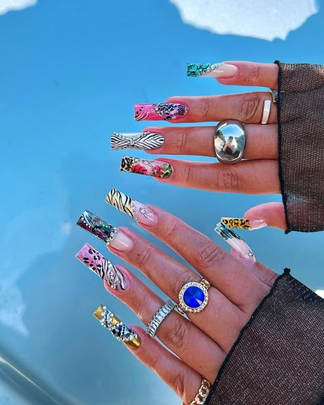 It‘s giving Cali girl in the 00s 💅🏼🌺🌴👙🐆💗 #KrallisFreestyle asf ✨ gimme more pls • • #nails #nailart #airbrushnails #chromenails… | Instagram 00s Nails, Cali Nails, Tacky Nails, 2000s Nails, Airbrush Nail Art, 90s Nails, Gimme More, Nail Design Glitter, Airbrush Nails