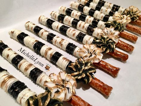 Black And Gold Pretzel Rods, Prom Desserts, Pretzel Business, Wedding Shower Desserts, Black Foods, Cookie Pops Recipe, White Pretzels, Decorated Pretzels, Unforgotten Night