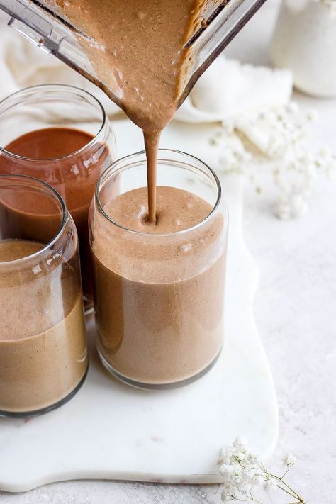 Healthy Chocolate Smoothie, Smoothie Chocolate, Wooden Skillet, Make Ahead Smoothies, Healthy Chocolate Banana, Almond Butter Smoothie, Chocolate Banana Smoothie, Lunch Smoothie, Dairy Free Smoothies