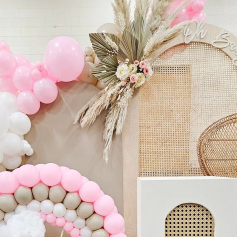 Congrats to the mom to be! Motherhood is a beautiful thing. ❤️ Rattan Arch & Cake stand @sohocollectionmpls . . . #balloons #balloondecor #balloonbackdrop #balloondisplay #babyshower #rainbowbaby #boho #rattan #backdrop Rattan Backdrop, Arch Cake, Balloon Display, Balloon Backdrop, Mom To Be, Boho Rainbow, Rainbow Baby, Balloon Decorations, Cake Stand