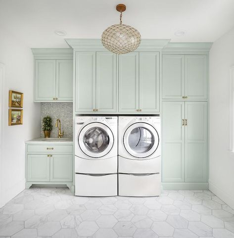 Transitional Laundry Room, Laundry Room Storage Shelves, Green Laundry, Room Storage Diy, Laundry Room Inspiration, Laundry Room Remodel, Laundry Room Cabinets, Laundry Closet, Small Laundry Rooms