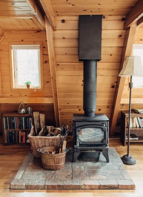 Small Family Cabin, A Frame Cabin Decor, Dry Cabin Living, Old Cabin Interior, Dry Cabin, A-frame Interior, Mini Chalet, Simple Cabin, Small Cabin Interiors