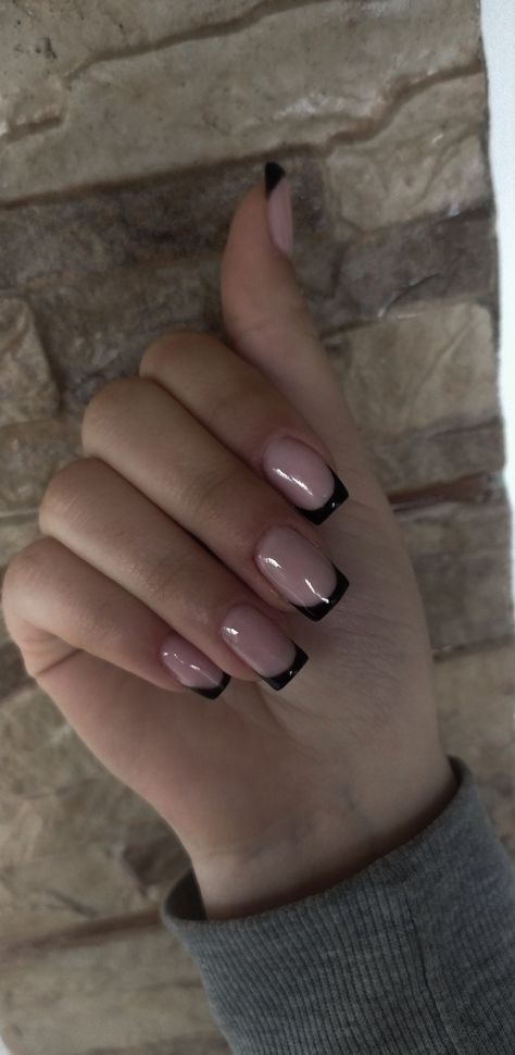 french, black Black Nail Inspo Acrylic Medium, Black Nails Square Design, Short Acrylic Nails Black French Tip, Black And Grey French Tip Nails, Short Square Black French Tip Nails, Black French Tips Square, Shorties Nails Black French Tip, Black French Square Nails, Short French Nails Black