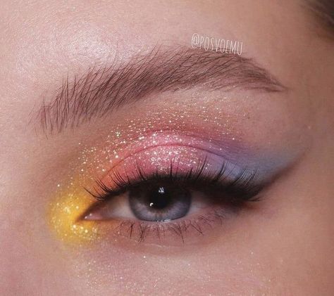 Vibrant Pink Eyeshadow Looks, Pink Makeup Looks With White Eyeliner, Makeup Looks Peach, Pastel Pink And Purple Eyeshadow, Bright Summer Makeup Looks, Easy Colorful Makeup Looks, Wedding Makeup Colorful, Lovers Makeup Taylor Swift, Concert Makeup Taylor Swift