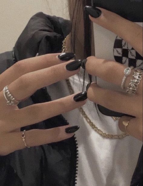 Rings Aesthetic Women, Hands With Rings Aesthetic, Edgy Rings Aesthetic, Hands With Rings, Edgy Rings, Rings Aesthetic, Grunge Girl, Aesthetic Women, Aesthetic Grunge