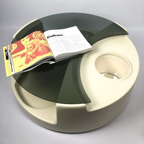 For sale: Rare Space Age coffee table by Astarte Milano, 1970's | #vntg #vintage Space Age Coffee Table, Maximalist Style, Green Table, Maximalism, Space Age, Interior Inspo, Vintage Aesthetic, Creative Decor, Round Rugs