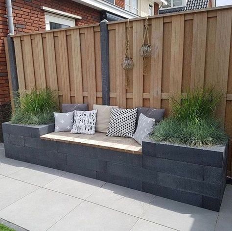 Diy Bench Outdoor, Outdoor Seating Area, Back Garden Design, Outdoor Gardens Design, Backyard Fences, Garden Seating, Small Garden Design, Wooden Bench, Fence Design