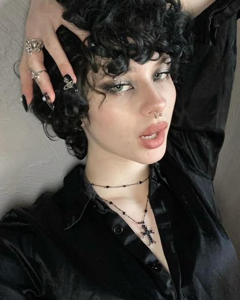 Vampire Curly Hair, Dr Claims Female, Piercing Face Ideas, Gothic Curly Hair, Piercing Setup, Lesbian Hair, Vampire Women, Alter Faceclaims, Witch Oc