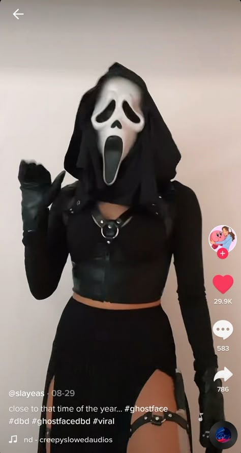 Baddie Ghostface Costume, Female Ghost Face Costume, Ghostface Female Costume, Ghost Face Female, Female Ghostface Costume Idea, Woman Ghostface Costume, Female Ghostface Cosplay, Female Scream Costume, Ghostface Female