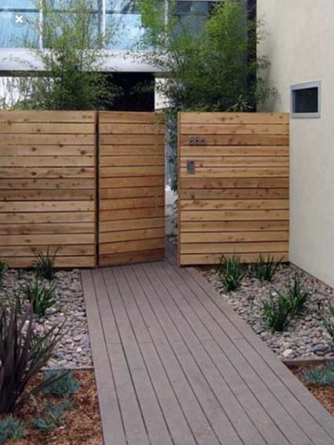 Fence With Gate Ideas, Front Entrance Gate, Modern Farmhouse Privacy Fence, Privacy Patio Fence, Horizontal Wood Gate, Backyard Gates And Fences, Wood Gate Ideas, Modern Fence Design Wood, Horizontal Fence Ideas