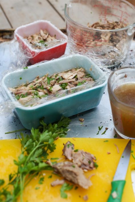 Headcheese Recipe, Souse Meat Recipe, Hog Head Cheese Recipe, Souse Meat, Charcuterie Diy, Hog's Head Cheese, Bouillon Recipe, Offal Recipes, Meat Curing