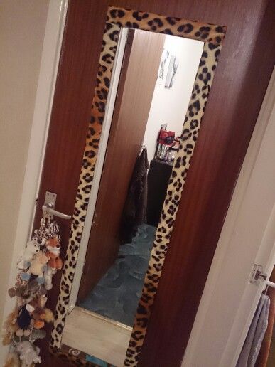 Leopard print mirror Cheetah Print Bathroom Ideas, Cheetah Print Bathroom, Leopard Print Room, Cheetah Print Rooms, Leopard Bedroom Decor, Cheetah Print Decor, Leopard Bathroom, Leopard Print Home, Leopard Room