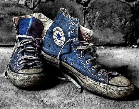 Old Converse Shoes, Old Converse, Converse Design, Thriller Novels, Custom Converse, Old Shoes, Make Pictures, Shoe Art, Chuck Taylor Sneakers