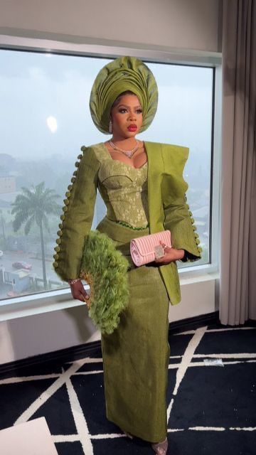 Yoruba bride proudly dressed in green Asoebi Asoke Styles, Green Asoebi, Yoruba Fashion, Nigerian Wedding Attire, Nigerian Traditional Dresses, Nigerian Wedding Dresses Traditional, Yoruba Bride, Nigerian Wedding Dress, African Bridal Dress