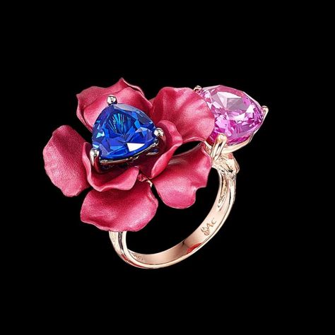 420 Me gusta, 8 comentarios - Anabela Chan 🦋💎 (@anabelachan) en Instagram: "More soda cans magic ♻️ Fuchsia Sapphire Bloom Ring . Recycled Aluminium Blooms Collection 💗🌺💙🌺💗…" Suzanne Belperron, French Jewelry, Pendant Watches, Blue Chalcedony, Fuchsia Pink, 22k Gold, Pink Sapphire, 18k Rose Gold, Jewelry Care