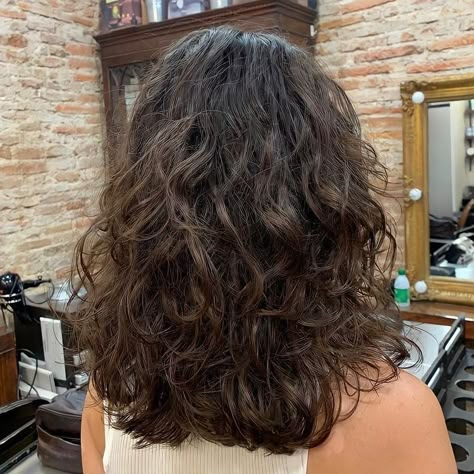 Short Haircuts For Wavy Curly Hair, Haircut Textured Layers, Wavy Hair 2b, Naturally Wavy Hair Cuts, Wavy Hair Short, Natural Curly Hair Cuts, Layered Haircuts For Medium Hair, Curly Hair Photos, Wavy Haircuts