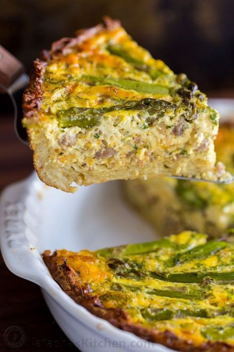 Spicy Sausage Asparagus Quiche (VIDEO) Eggs Muffins, Asparagus Quiche Recipes, Quiche Recipes Crustless, Natashas Kitchen, Sausage Quiche, Asparagus Quiche, Fresh Breakfast, Breakfast Eggs, Crockpot Breakfast