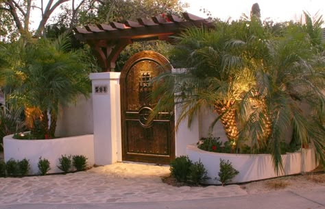 Spanish Style Villa, Hacienda Homes, Spanish Hacienda, Hacienda Style Homes, Mexico House, Spanish Villa, Front Courtyard, Spanish Style Home, Casas Coloniales