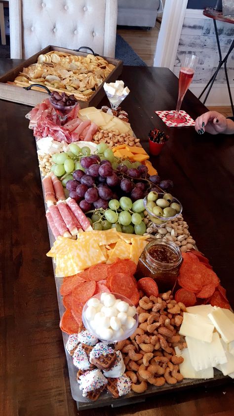 Cheese salami platter Baby Shower Finger Foods, Different Types Of Food, Decorações Com Comidas, Charcuterie Platter, Charcuterie Inspiration, Charcuterie Board Ideas, Party Food Platters, Food Boards, Charcuterie And Cheese Board