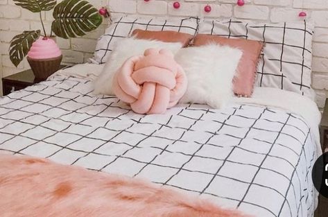 Black And White Bed Sheets Aesthetic, Grid Comforter Bedroom Aesthetic, Teen Bed Sheets, Grid Comforter Bedroom, Grid Bedding Bedrooms, Plaid Sheets Bedding, Sorority Bedroom, Grid Bedding, Black And White Sheets