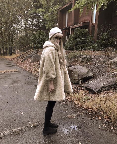 Grunge Grandma, Cursed Aesthetic, Toxic Aesthetic, Outrageous Fashion, Russian Clothing, Russian Winter, Fox Fur Coat, Winter Girls, October 20