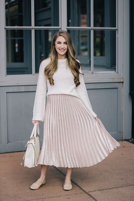 Satin crinkle midi skirt and cream sweater | Miss Madeline Rose Accordion Skirt Outfit Winter, Cream Pleated Skirt Outfit, Pink Pleated Skirt Outfit, Creme Outfits, Pleated Skirt Outfit Ideas, 90s Street Fashion, Blush Pink Skirt, Accordion Skirt, Crinkle Skirt