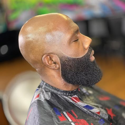 Barber Buff on Instagram: “WHENEVER @thebeastmodechef TOUCH MARYLAND IT’S A MUST WE LINK... WHEN YOUR BEARD NEED ATTENTION .. IN THE GUY TO SEE .. BET THAT…” White Tuxedo Wedding, Bad Beards, Barbershop Design Interior, Huggy Bear, Black Men Beard Styles, Bald Men With Beards, Beard Fashion, Beard Ideas, Hair Styles For Men